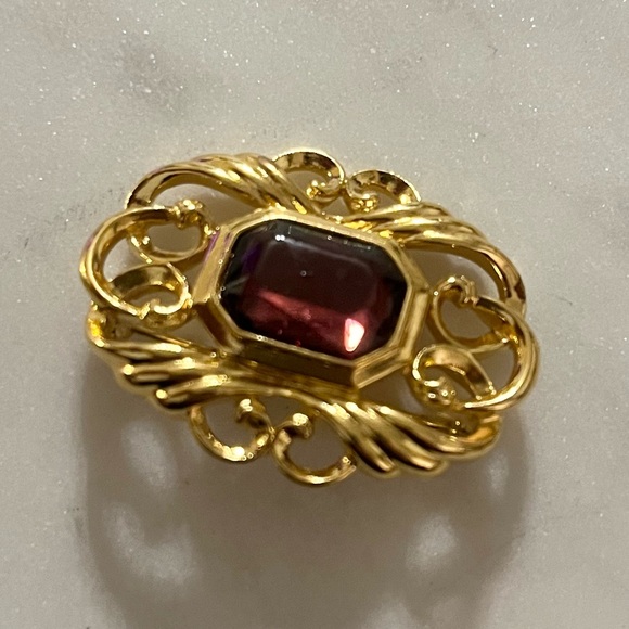 Vintage Gold Tone Amethyst Purple Glass Stone Brooch Pin - Picture 11 of 12